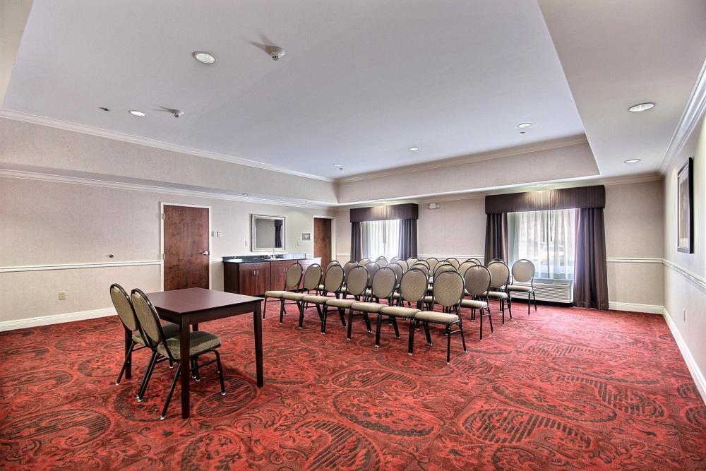 Best Western Plus Louisa Бизнес снимка